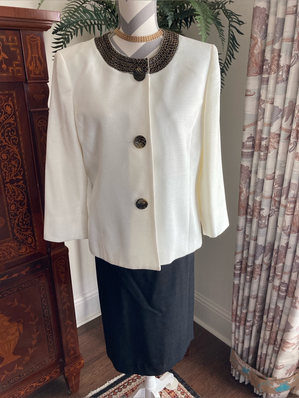 Woman's 2 Pc Kasper Skirt Suit Size 14 Black & Off White